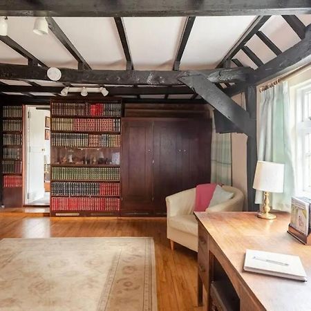 Cozy One-Bedroom Cottage In Great Tey Exterior photo