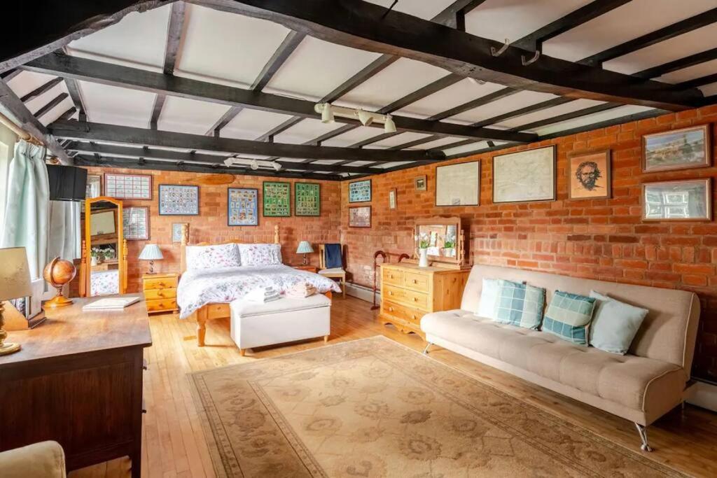Cozy One-Bedroom Cottage In Great Tey Exterior photo